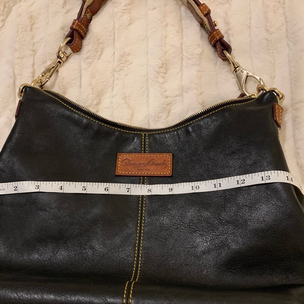 Almost new black leather Dooney and Bourke single strap hobo bag - Picture 4 of 9